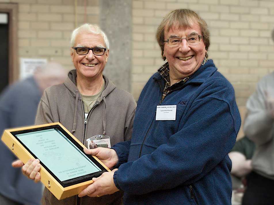 Ian Kirkwood is presented the 2012 Reinier Hendriksen Trophy by Chris O'Donoghue